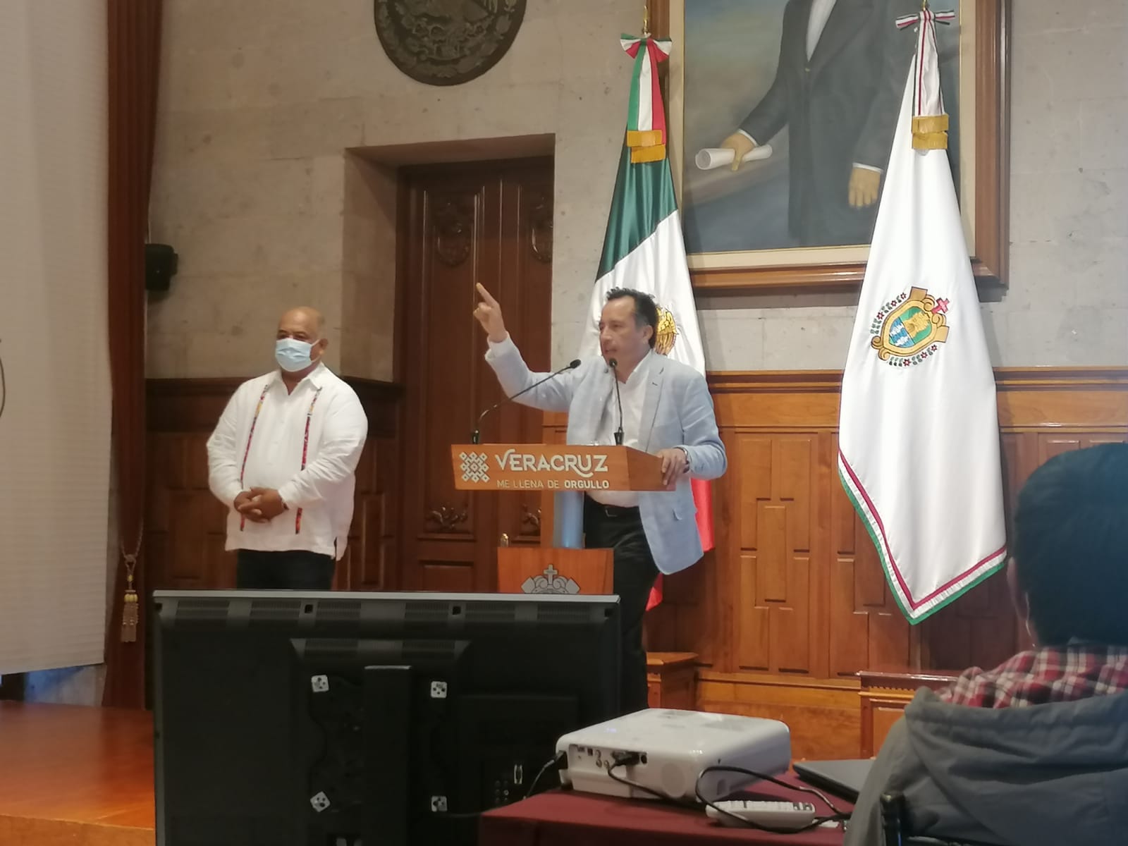 Que no inmiscuyan al gobierno del estado en arengas políticas, pide Cuitláhuac a candidatos