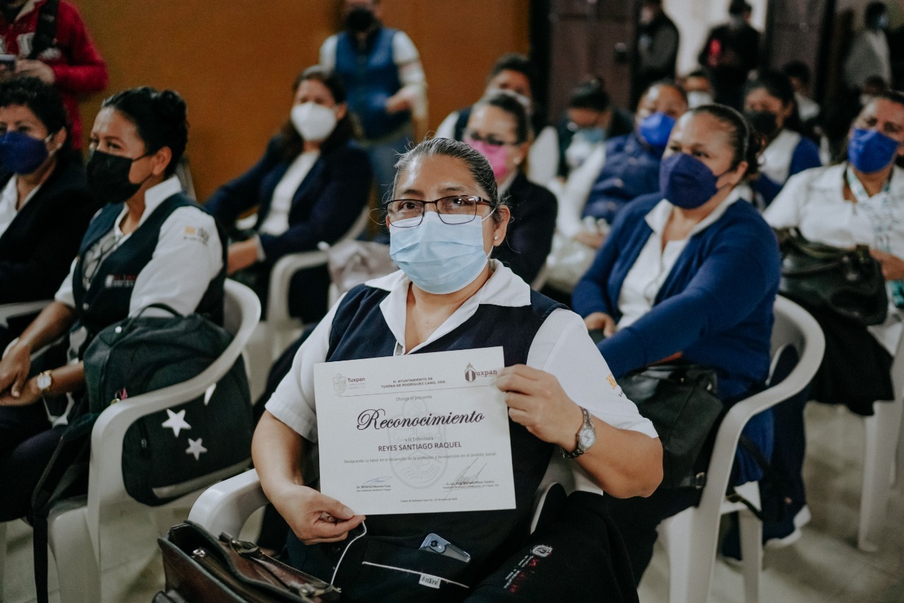 Gobierno de Tuxpan reconoce la labor extraordinaria de las enfermeras y enfermeros