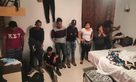 Rescata INM a 79 personas migrantes extranjeras hacinadas en cuartos de un hotel