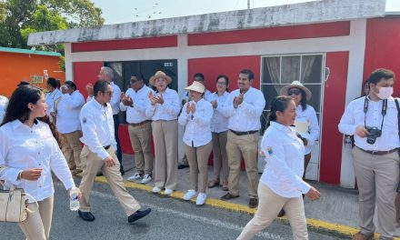 Lupita Rodríguez, encabeza desfile conmemorativo del Día del Trabajo en Tamiahua