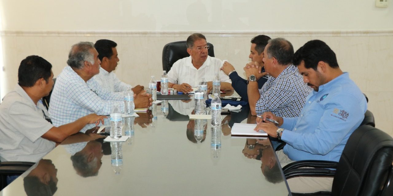 Alcalde José Manuel Pozos Castro se reunió con el director general de CAEV, Arq. Félix Jorge Ladrón de Guevara.