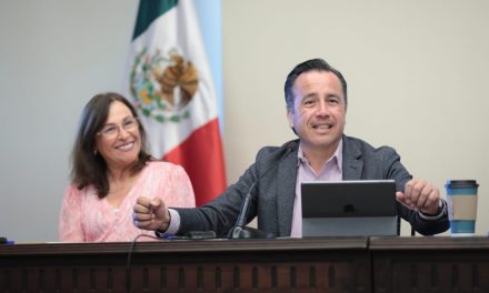 Auge del mercado industrial, oportunidad para profesionistas egresados de los tecnológicos de Veracruz: Gobernador