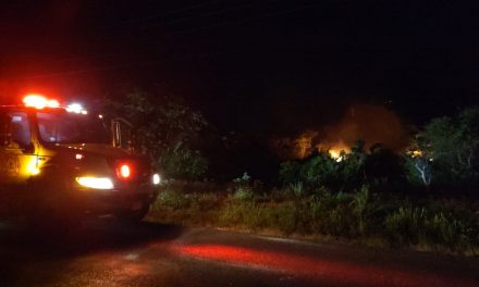 Atiende PC y Bomberos incendio de pastizal en carretera a la Termoeléctrica