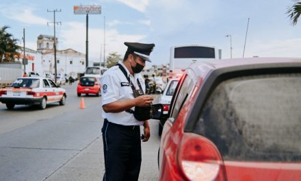 Tránsito Municipal exhorta a automovilistas a usar cinturón de seguridad y a motociclistas, el casco
