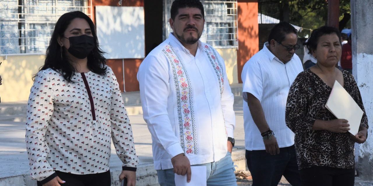 Zenyazen Escobar supervisa obras en escuelas de Paso de Ovejas y Alvarado