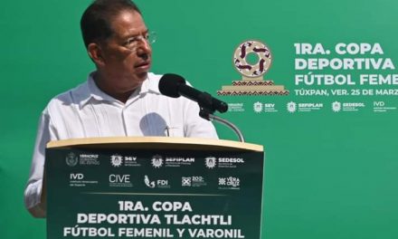 El Gobernador Cuitláhuac García Jiménez, José Manuel Pozos y Zenyazen Escobar, inauguraron la Primera Copa Deportiva “Tlachtli” de Fútbol