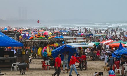 Impresionantes lucieron las playas de Tuxpan este jueves, con el arribo de miles de turistas