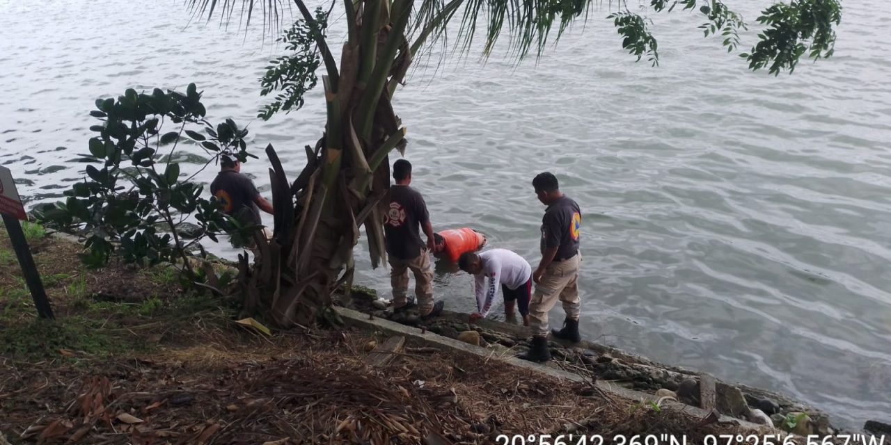 Protección Civil rescata a pescador que naufragó en el río Tuxpan