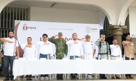 Estudiantes de la Escuela Primaria José María Morelos y Pavón participaron en el lunes cívico que realizó el Ayuntamiento de Tuxpan