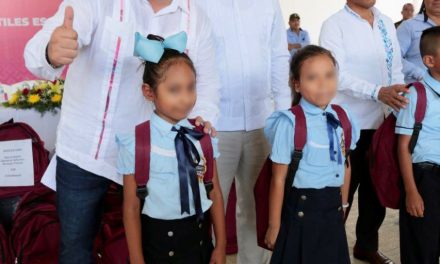 <em>Zenyazen entregó útiles escolares y mochilas a mil 800 estudiantes de 26 escuelas de la Huasteca Baja</em>