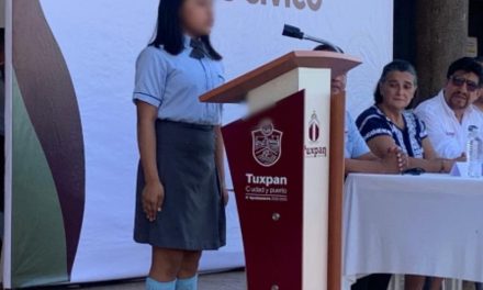 Gobierno de Tuxpan realiza primer Lunes Cívico del Mes Patrio