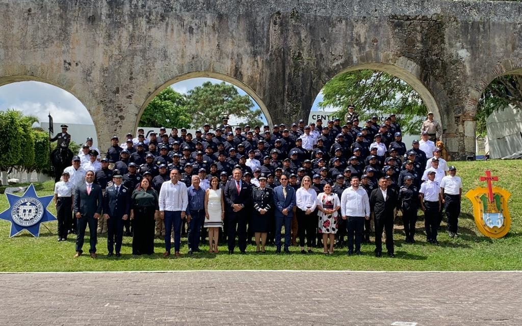 Se gradúan más policías municipales de Tuxpan