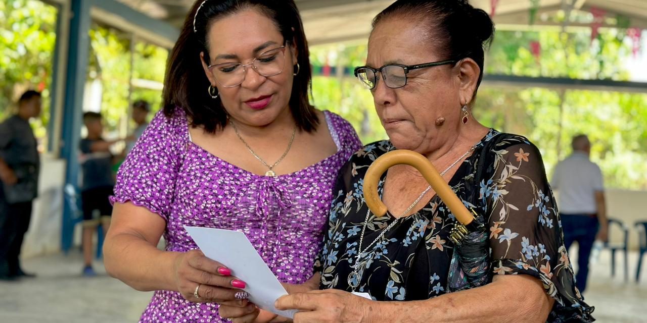 Habitantes de Chiconcoa beneficiados con Jornada de Salud Visual