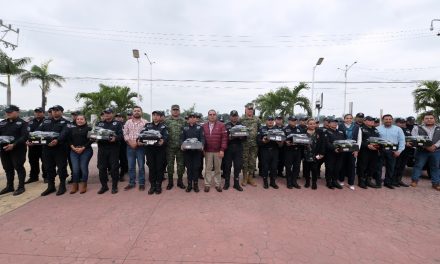 Gobierno de Tuxpan entrega moderno equipamiento a la Policía Municipal, para continuar fortaleciendo la seguridad ciudadana
