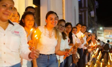 Tuxpan iluminó a México y al mundo con miles de velitas que irradiaron luz llena fe, esperanza y mucha alegría