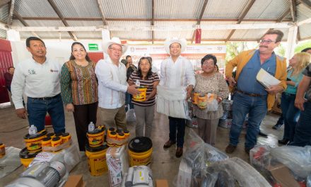 En Tuxpan se entregaron apoyos sin precedentes para el sector ganadero, pesquero y acuícola de 13 municipios de la región