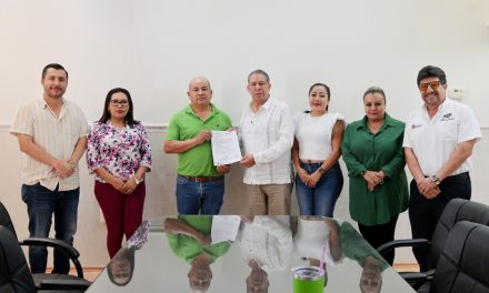 Alcalde José Manuel Pozos Castro toma protesta al Agente Municipal de Barra Norte