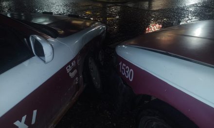 COLISIONAN EN LA JUAREZ CON REVOLUCIÓN