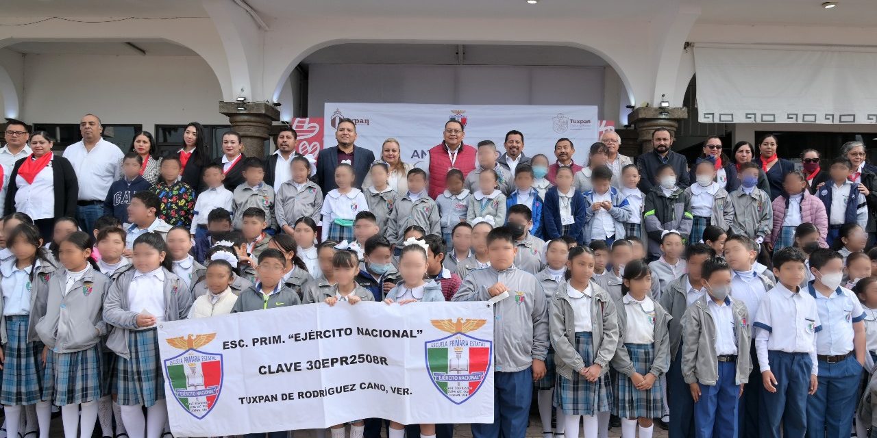 En Lunes Cívico conmemoran el 111 aniversario del Día del Ejercito Mexicano