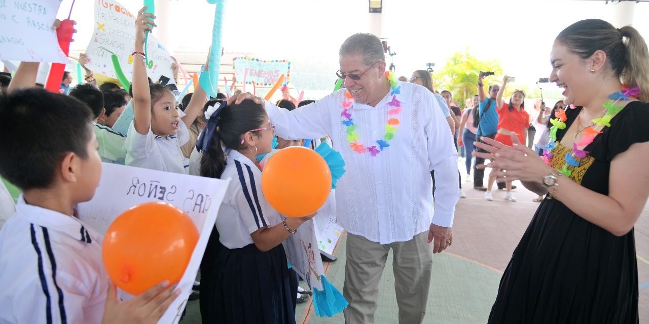 Inauguran techados en áreas de impartición de Educación Física en 2 escuelas primarias y una secundaria