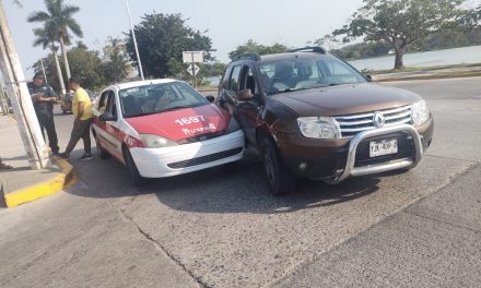 COLISIONAN EN BOULEVARD INDEPENDENCIA