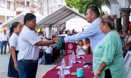 Realizan Lunes Cívico en conmemoración del Día del Trabajo