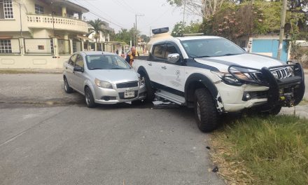 NO HACE ALTO Y CHOCA EN SANTIAGO DE LA PEÑA