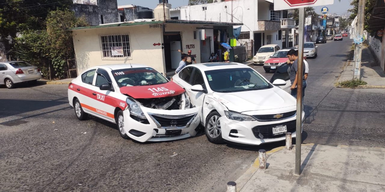 Cavalier Colisiona a Taxi