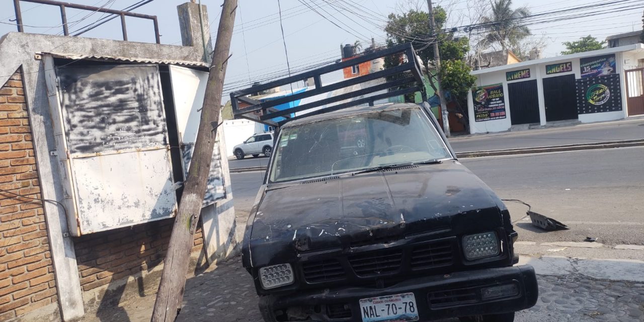 CHOCA CON POSTE DE TELMEX