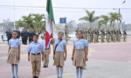 En lunes cívico conmemoran el Día del Estudiante