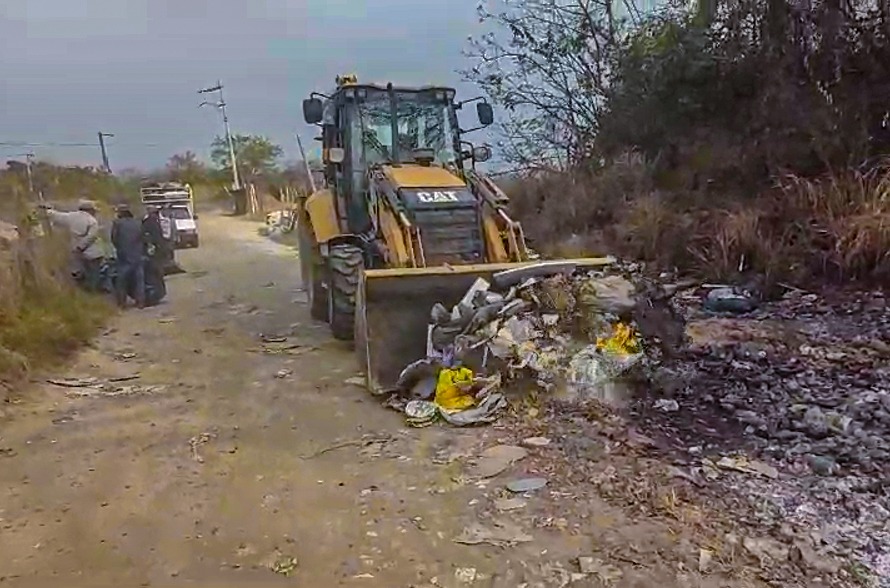 Limpia Pública erradica basureros clandestinos ubicados en el camino a Juan Lucas