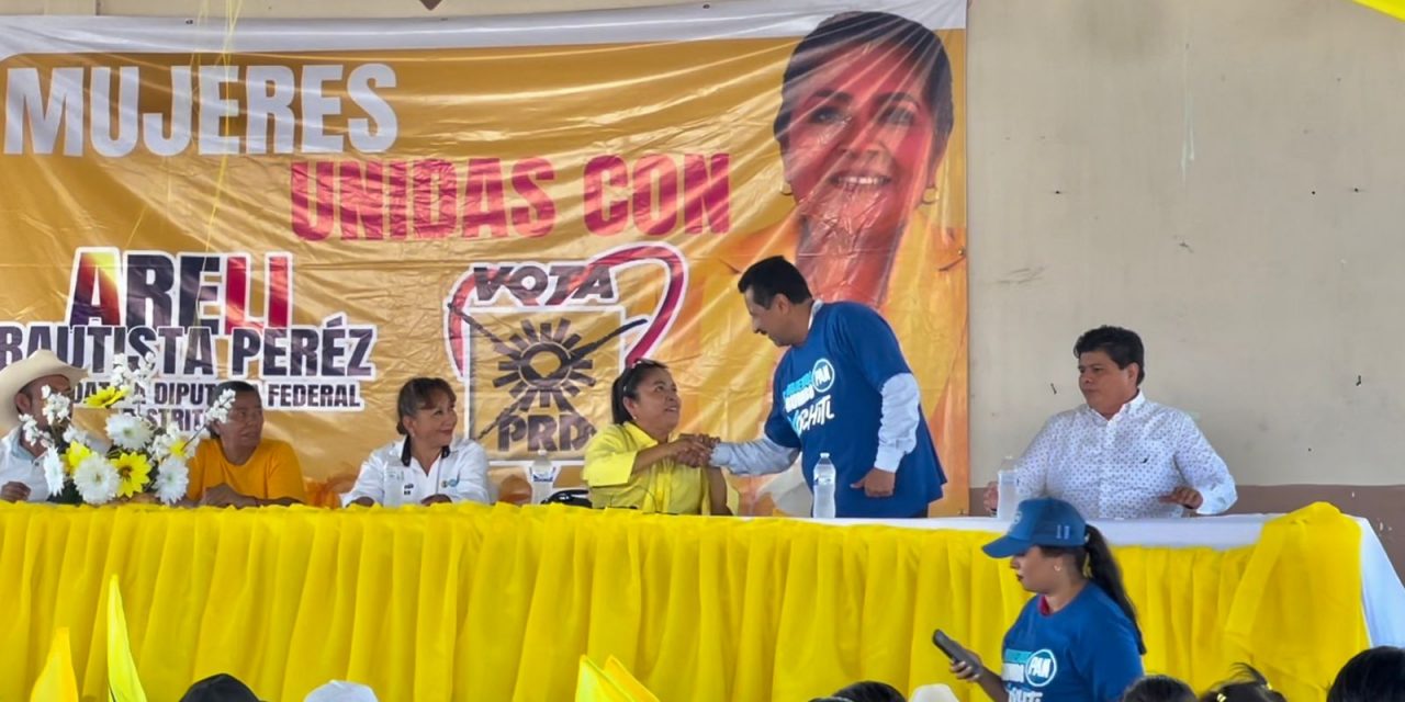 Juan Gómez se pone la camiseta con a Areli Bautista Pérez en un Histórico Cierre de Campaña