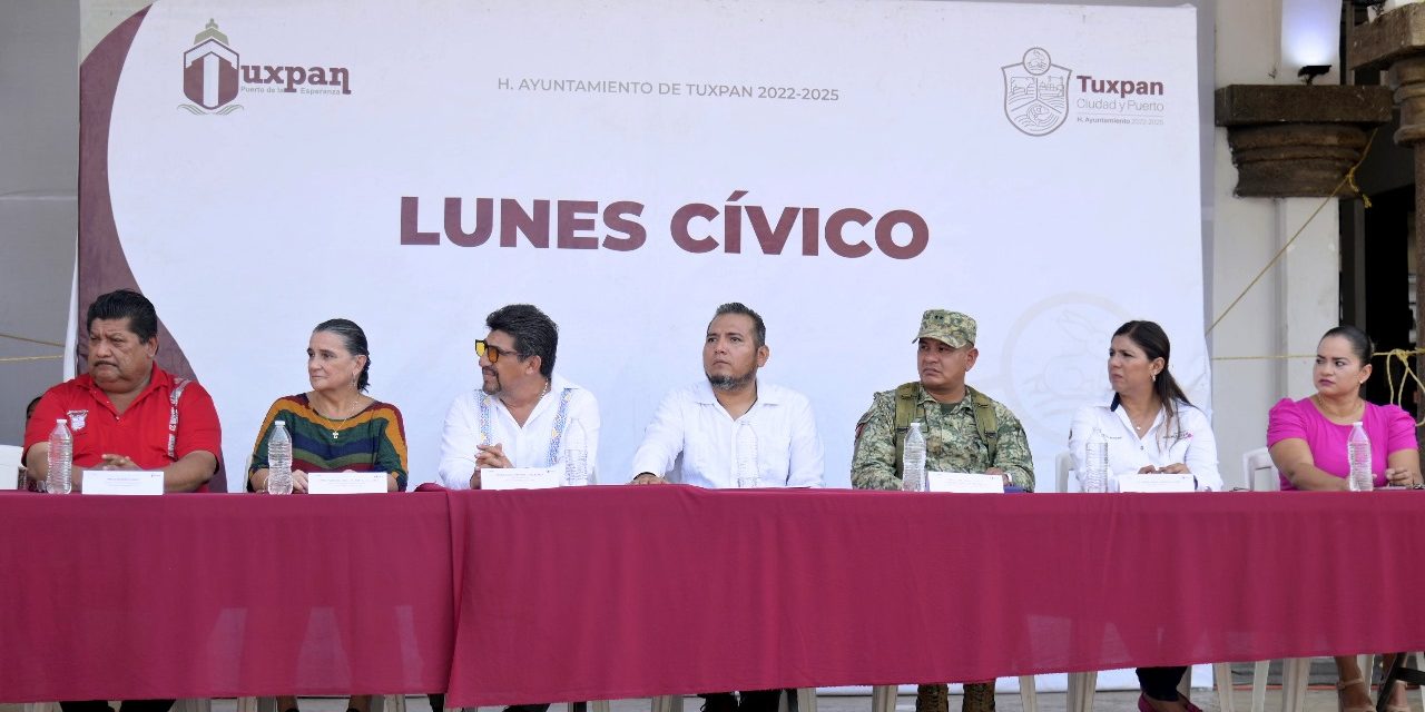 Realizan Lunes Cívico en conmemoración del Día de la Marina