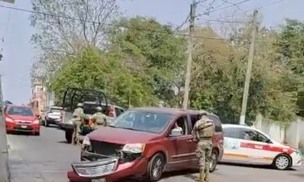 ADOLESCENTE PROVOCA ACCIDENTE AUTOMOVILÍSTICO