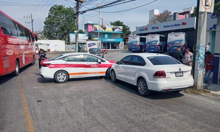TAXI ARREMETE CONTRA VENTO
