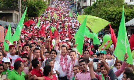 Repartirá Beto Silva Apoyos Educativos en Tuxpan