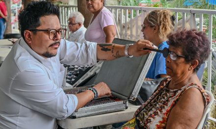 Adultos y estudiantes son beneficiados con la Jornada de Salud Visual organizada por la Sindicatura Única
