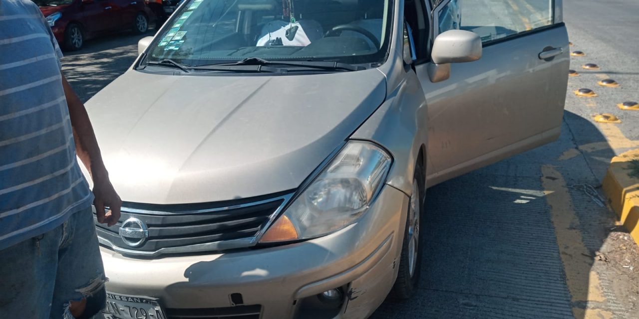 TAXI CHOCA CON TIIDA EN REYES HEROLES