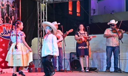 Esta tarde inicia el Concurso Nacional de Huapango Tuxpan 2024, en el Auditorio de Usos Múltiples