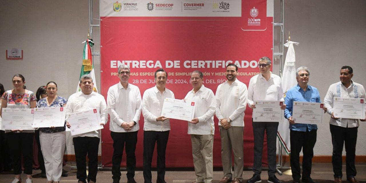 Municipio de Tuxpan recibe Certificado en reconocimiento a los avances en materia de simplificación de trámites