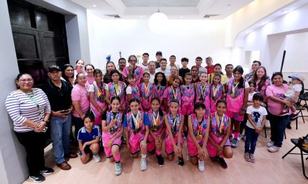 Alcalde José Manuel Pozos Castro felicitó e hizo un reconocimiento a basquetbolistas que representarán a Veracruz en torneos nacionales