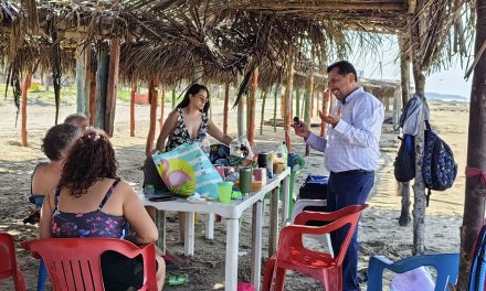 Comerciantes de San Antonio se unen para limpiar playas y recibir turistas.