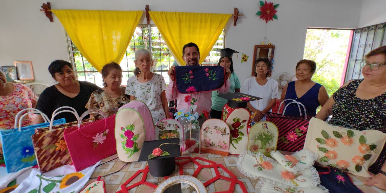 Regidor 5 Juan Gómez recibe muestras de agradecimiento y respaldo de emprendedoras Tuxpeñas