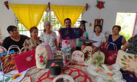 Regidor 5 Juan Gómez recibe muestras de agradecimiento y respaldo de emprendedoras Tuxpeñas