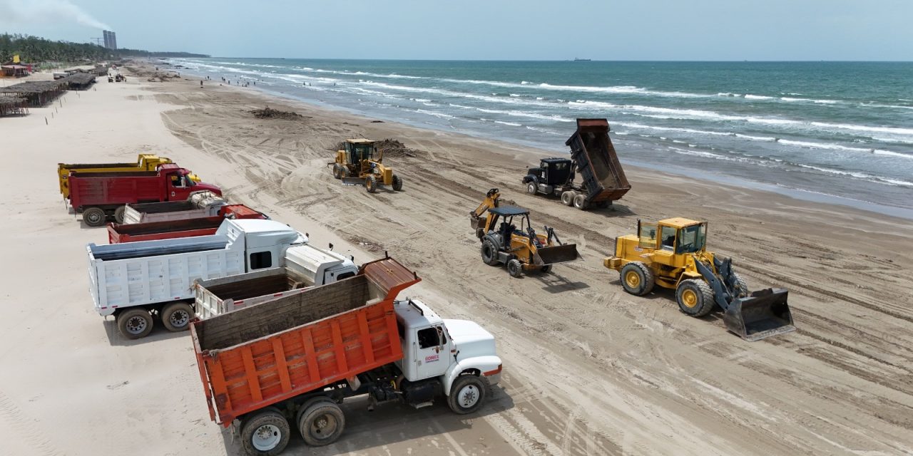 Grandes avances en la limpieza de las playas de Tuxpan. La zona turística ya luce un cambio radical