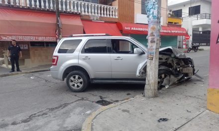 Huye del lugar y deja Cuantiosos daños materiales