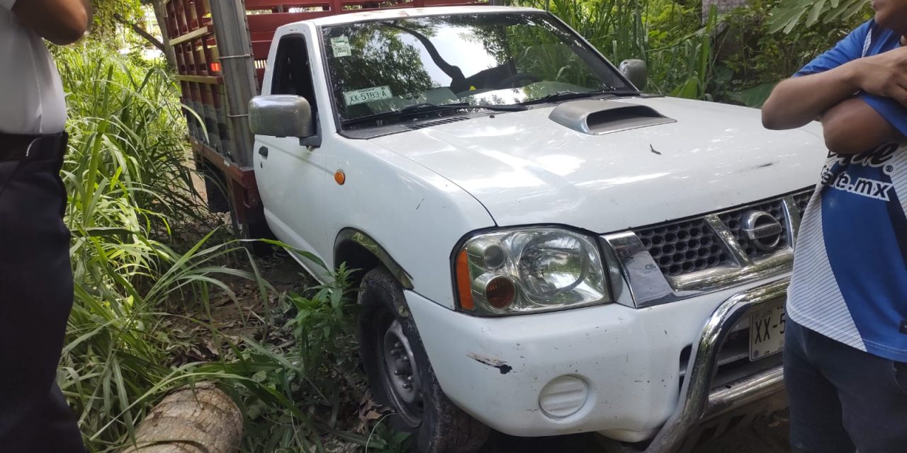 SE LE PARÓ Y CHOCA