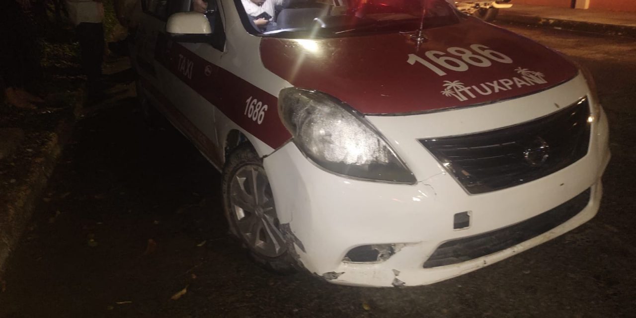 Impactan a taxista en Santiago de la Peña