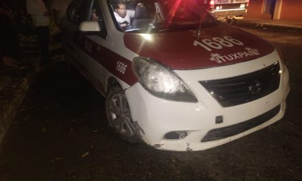 Impactan a taxista en Santiago de la Peña