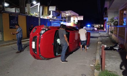 CHOCA CON VEHÍCULO ESTACIONADO